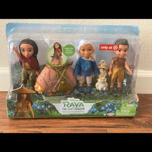 **SOLD**New in box Disney’s Raya the last dragon set